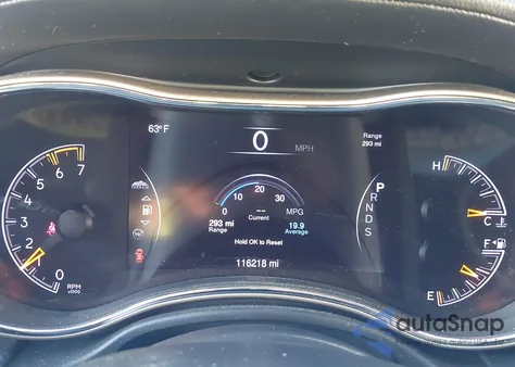 2015 Jeep Grand Cherokee Overland z USA, uszkodzony, nr VIN 1C4RJFCT3FC951491